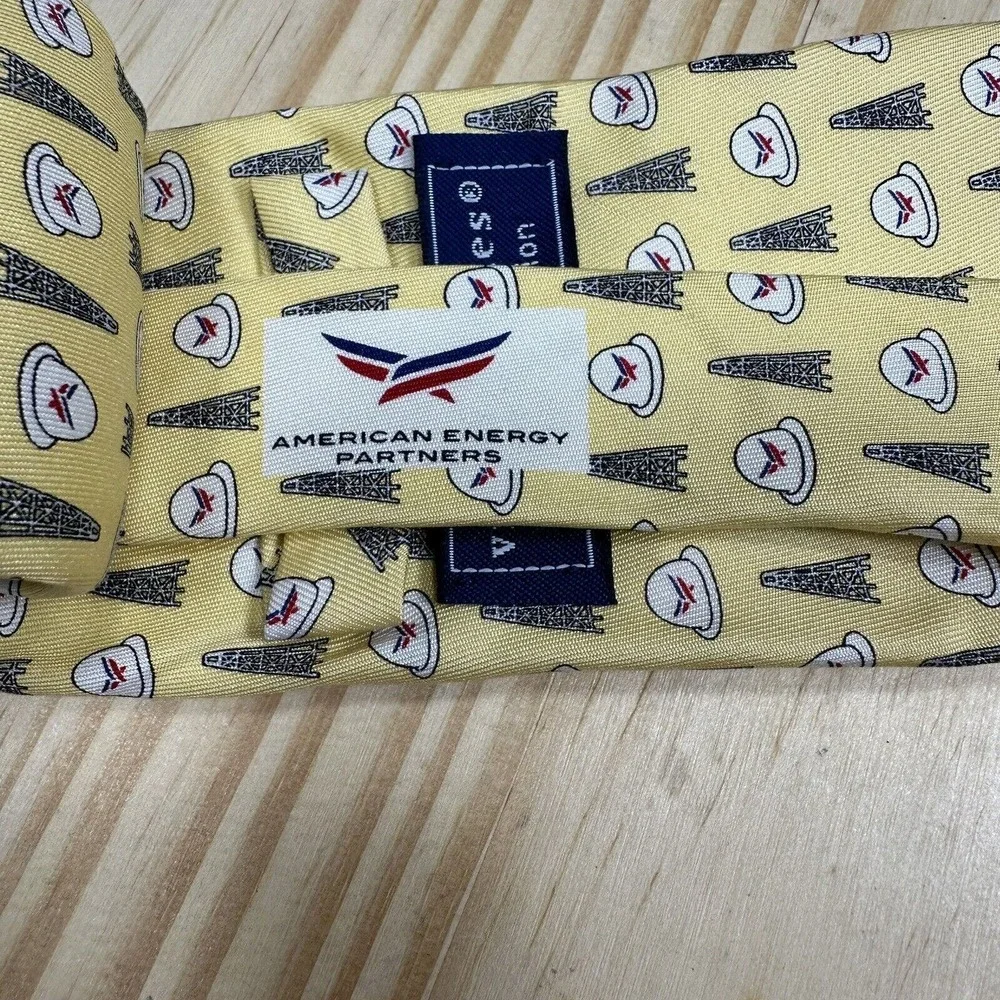VINEYARD VINES Silk Men's Tie Custom Collection Necktie American Energy Partners